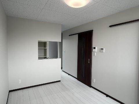 居室・リビング　室内