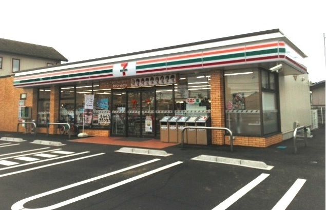 コンビニ　セブンイレブン（コンビニ）まで500m