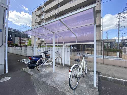 建物外観　サイクルポート