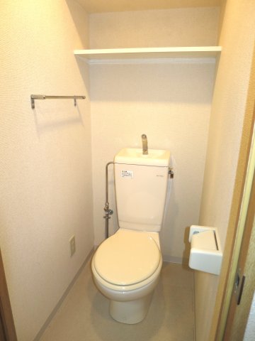都営新宿線 浜町駅 徒歩3分 11階建 築26年のトイレ写真