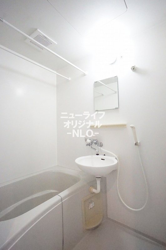 バス・シャワールーム　湯舟に浸かって1日の疲れをゆっくりと癒せます☆