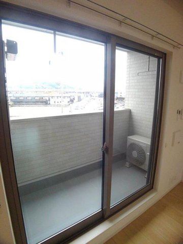 バルコニー　外からの目が気にならないバルコニーで洗濯物が干せます