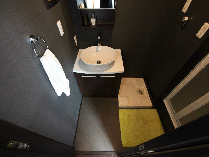 洗面設備　脱衣所　オシャレな独立洗面台付　洗濯機ご用意できます