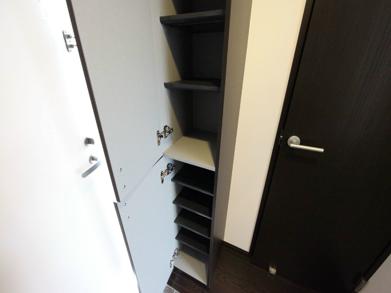 玄関　玄関　シューズボックス付（収納充実してます）