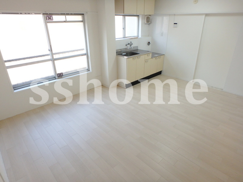 居室・リビング　白くてきれいなお部屋です♪