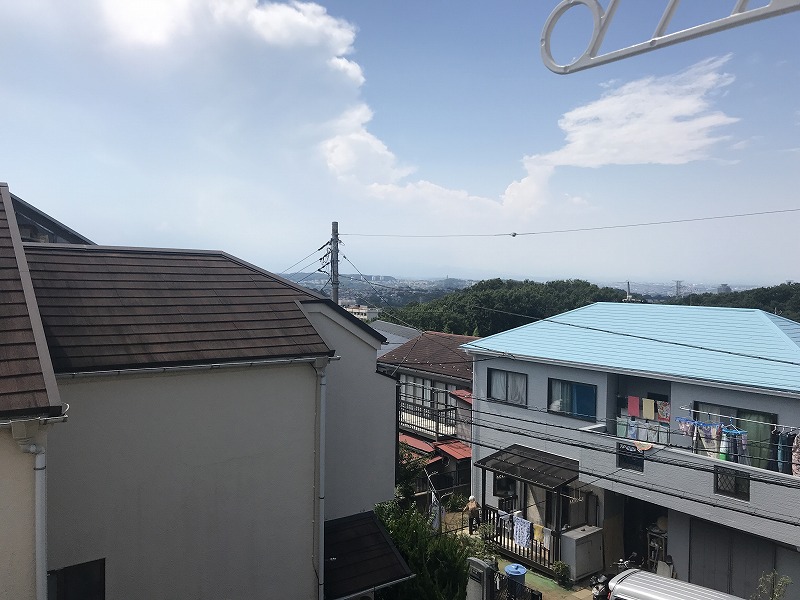 眺望　窓からの眺望は前面に高い建物が無いので陽当り良好です♪