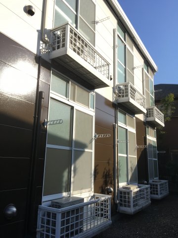 バルコニー　西向き１階で、陽当り良好の窓で洗濯物も良く乾きます♪