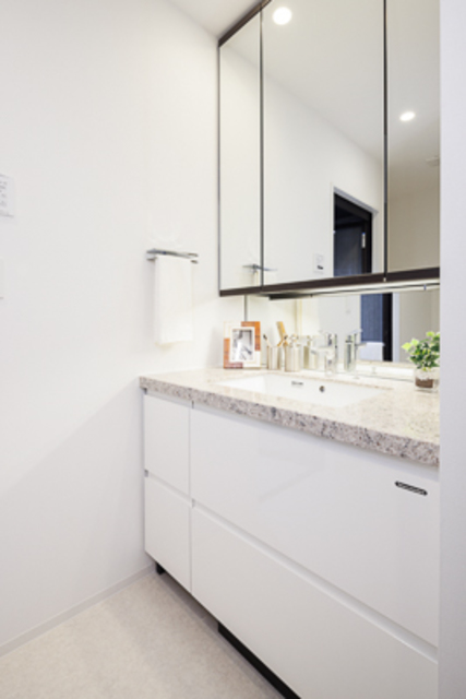 洗面設備　※写真は同タイプ住戸です。