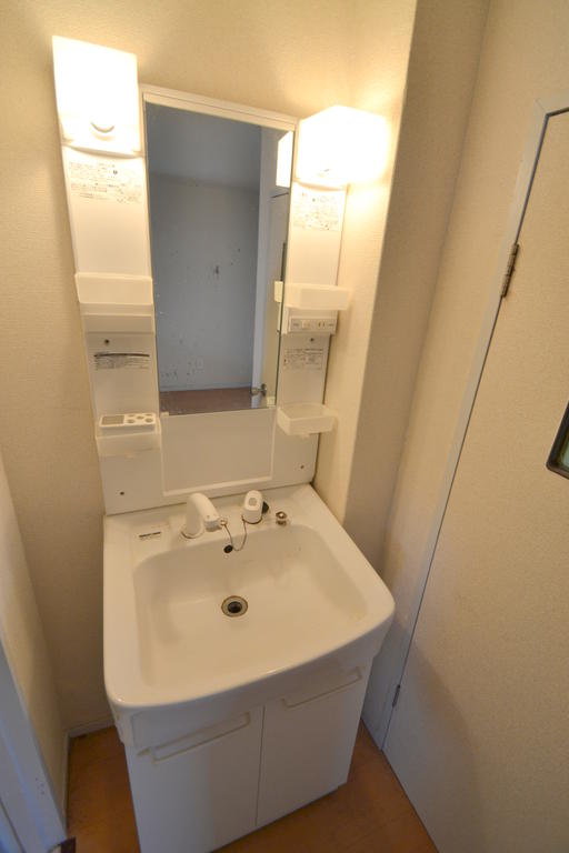 洗面設備　※別号室の写真です。