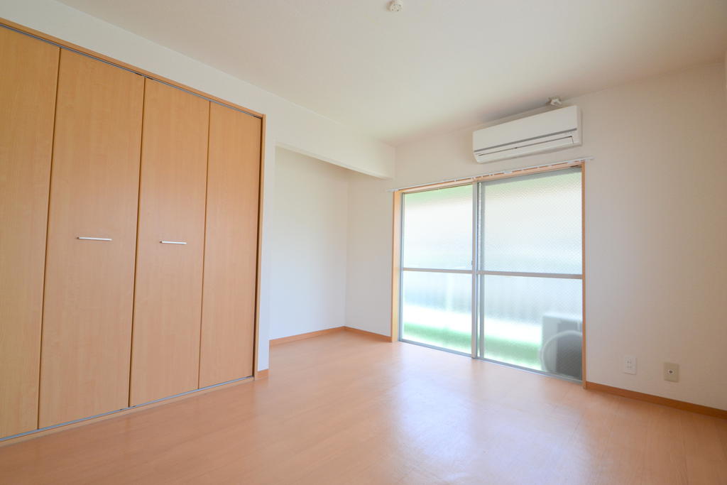 居室・リビング　※別号室の写真です。