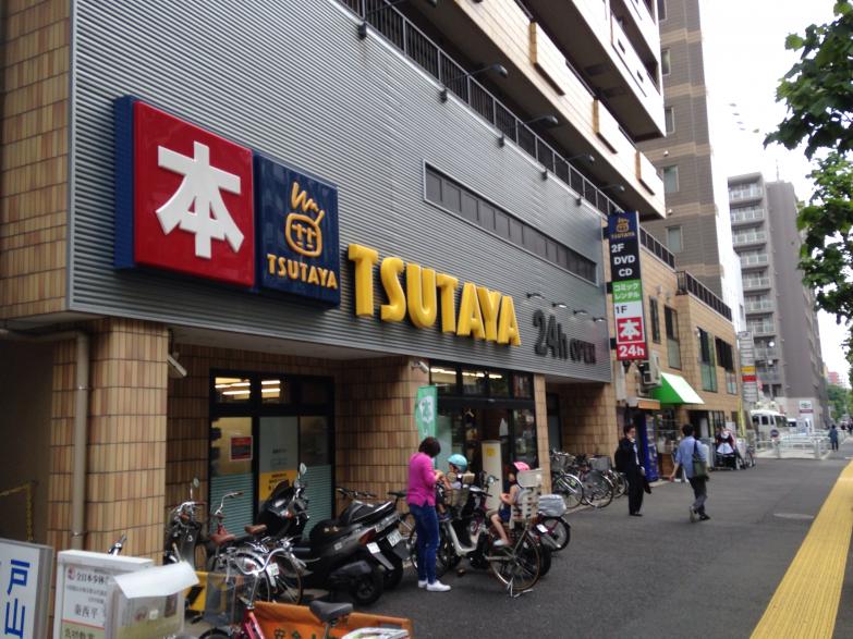 レンタルビデオ　TSUTAYA新大久保店（レンタルビデオ）まで697m