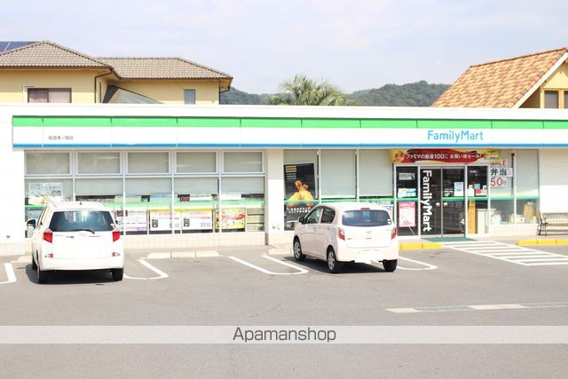 コンビニ　ファミリーマート（コンビニ）まで602m