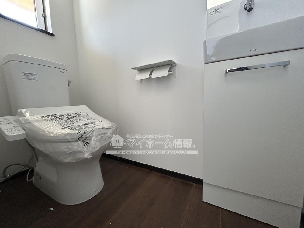 トイレ　※内観写真はC号を引用しており、内装が異なる場合がございます