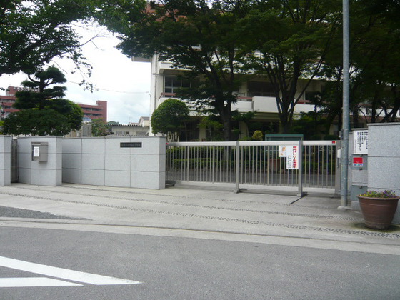 小学校　広島市立可部南小学校（小学校）まで500m