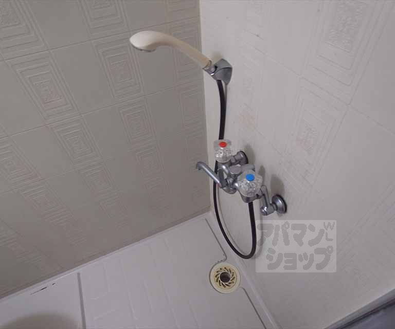 バス・シャワールーム　シャワー装備