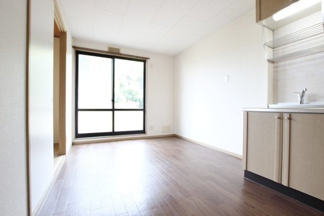 居室・リビング　同物件別号室