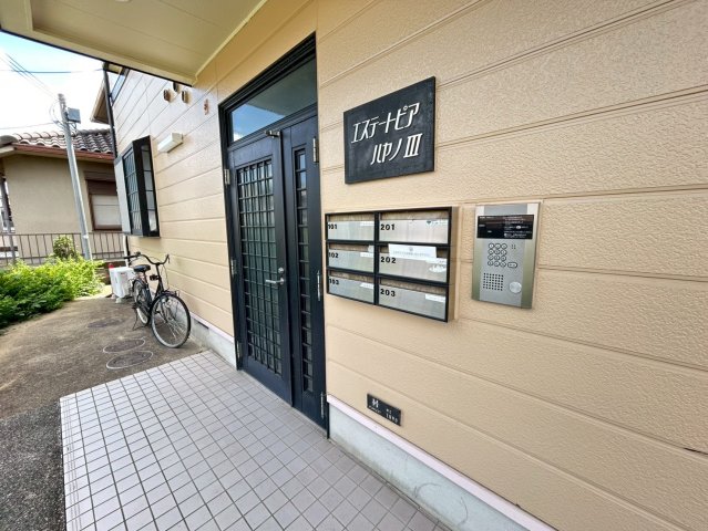 エントランス　ゆとりのあるエントランスです