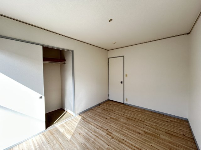 その他部屋・スペース　広くて明るい寝室