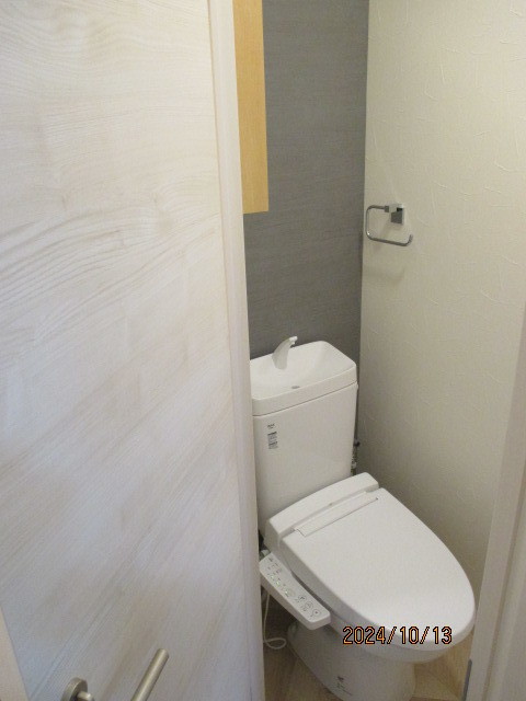 トイレ　落ち着いた色調のトイレです
