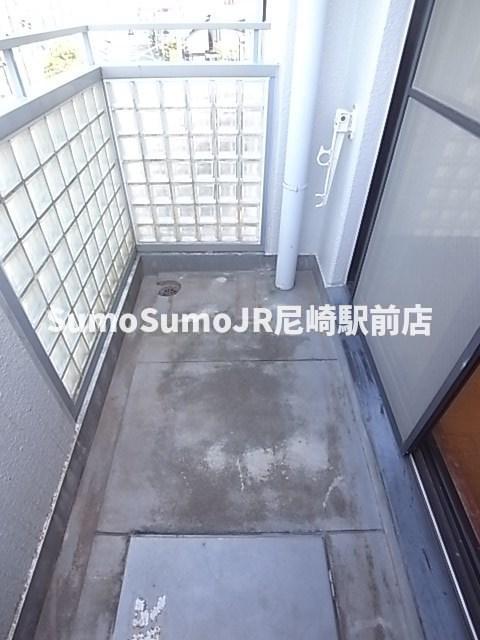 バルコニー　暖かな日差しのふりそそぐバルコニー