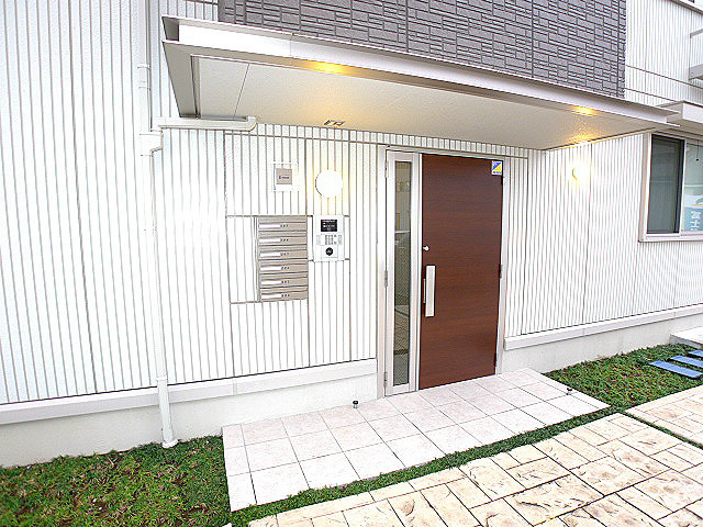 エントランス　オートロック完備