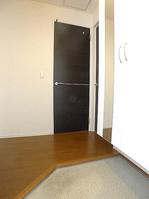 玄関　玄関は玄関ホール付き