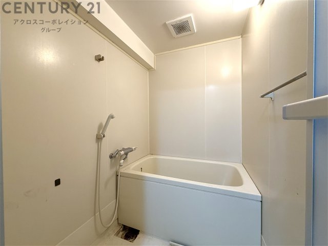 バス・シャワールーム　シンプルで機能的なユニットバス！