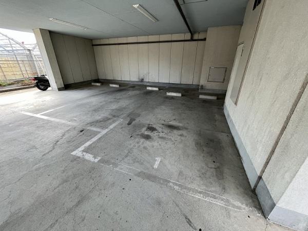 駐車場　敷地内駐車場！