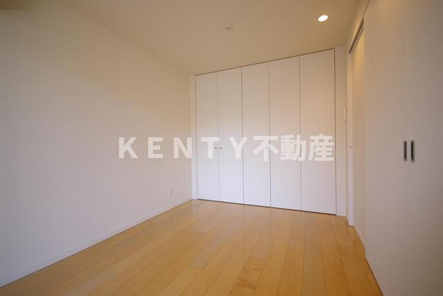 その他部屋・スペース　落ち着いて過ごせるお部屋なので、寝室にいかがでしょうか