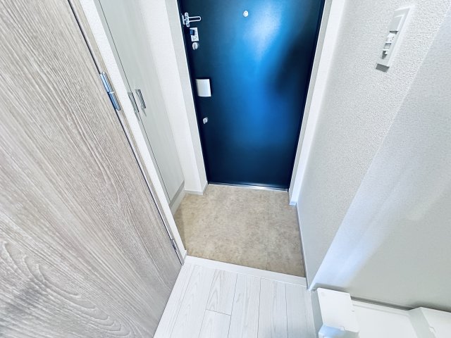 玄関　（イメージ）同タイプの写真です。