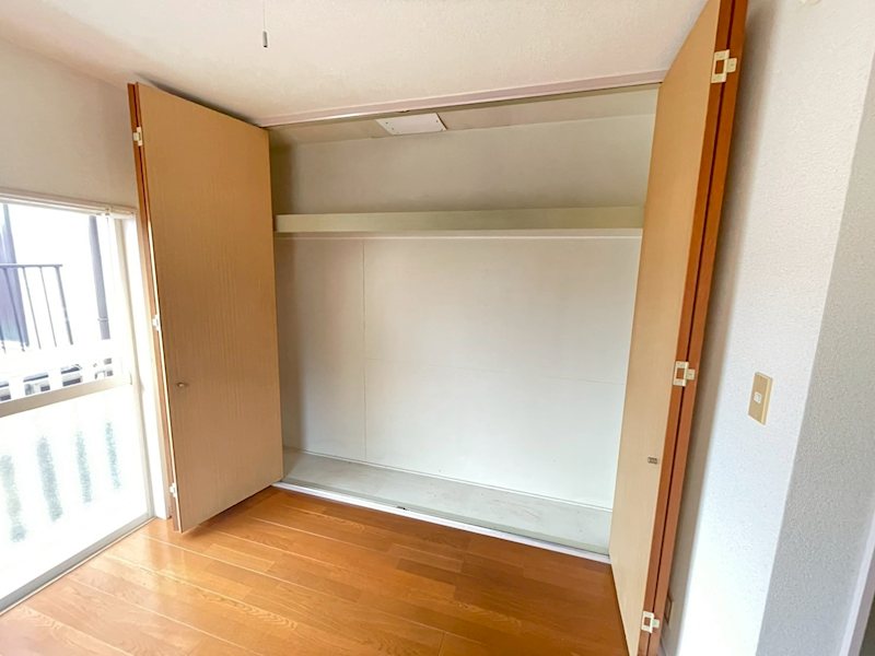 収納　写真は別のお部屋です。