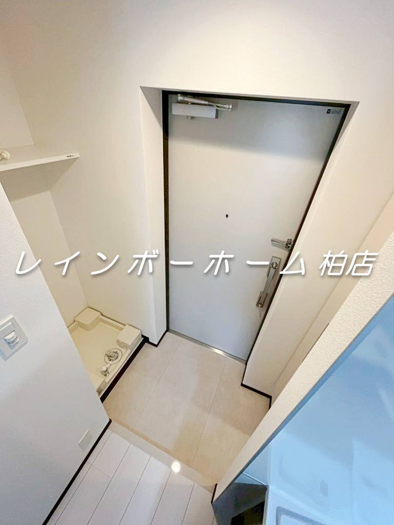 玄関　明るい玄関です ※現況優先になります。