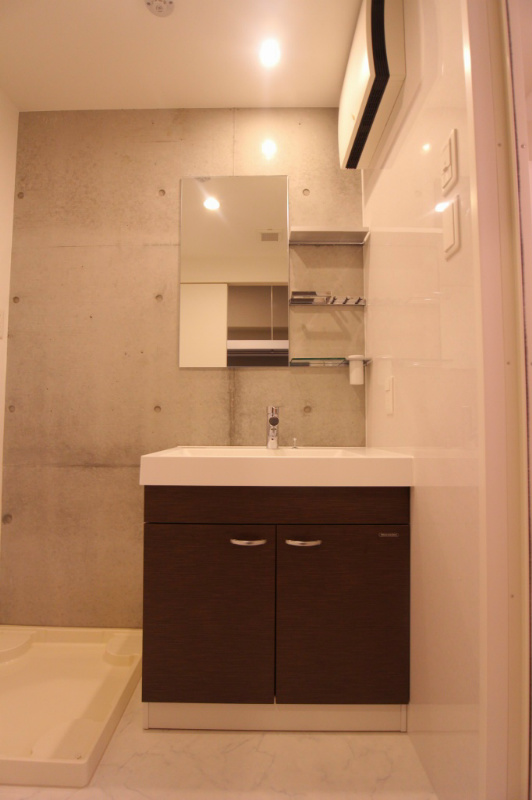 洗面設備　明るい洗面所です　別室参考写真