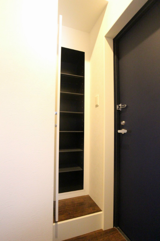 収納　玄関にシューズボックス付いてます　別室参考写真