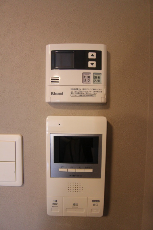 セキュリティ　モニター付きインターホンなので安心ですね　別室参考写真