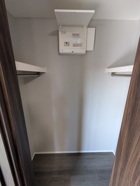 収納　５．７帖洋室に大容量の収納スペース♪