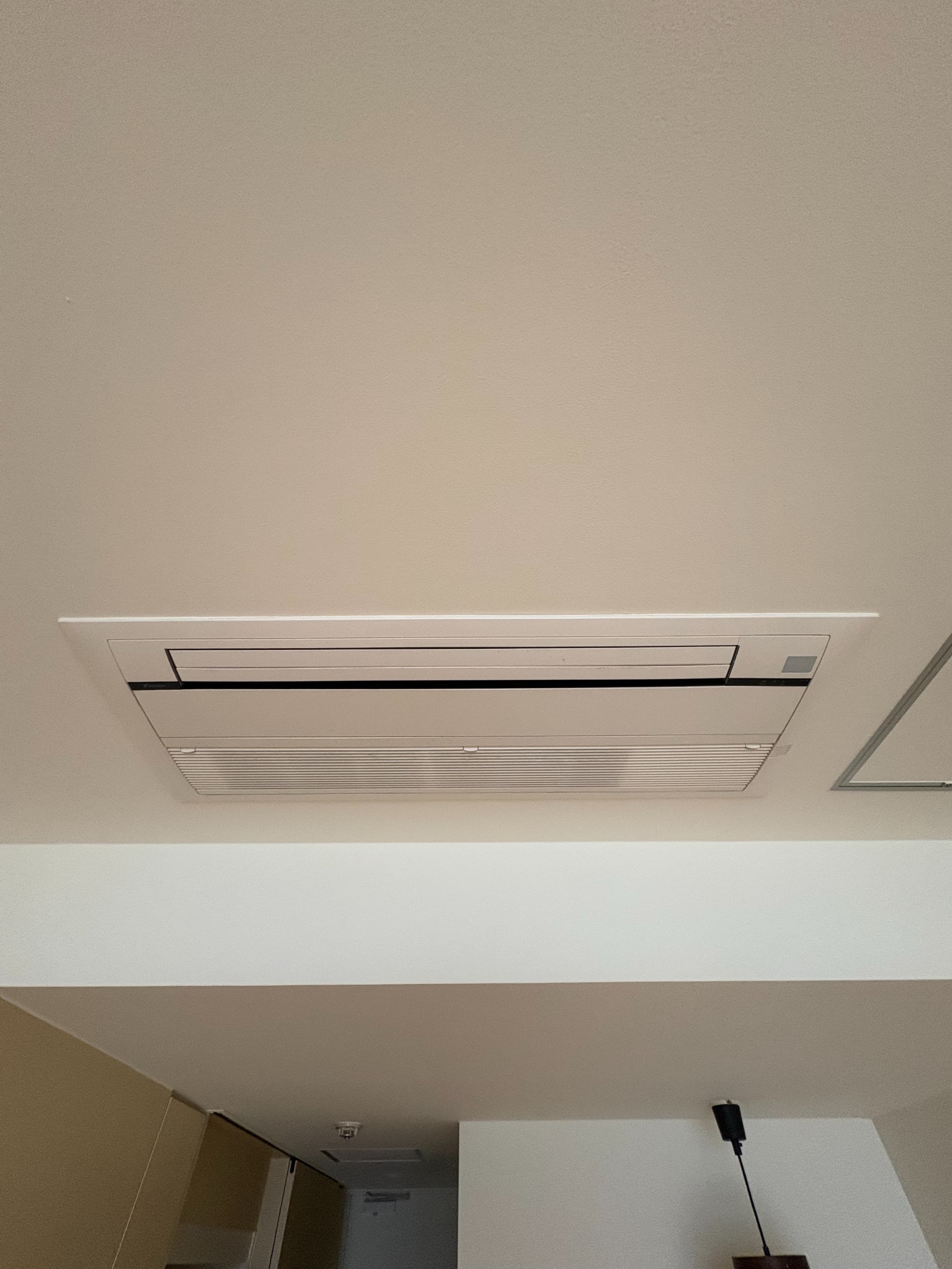 その他設備　エアコン（同建物別室の写真となります。）