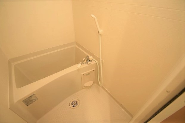 バス・シャワールーム　浴室乾燥機付きのバスルームです