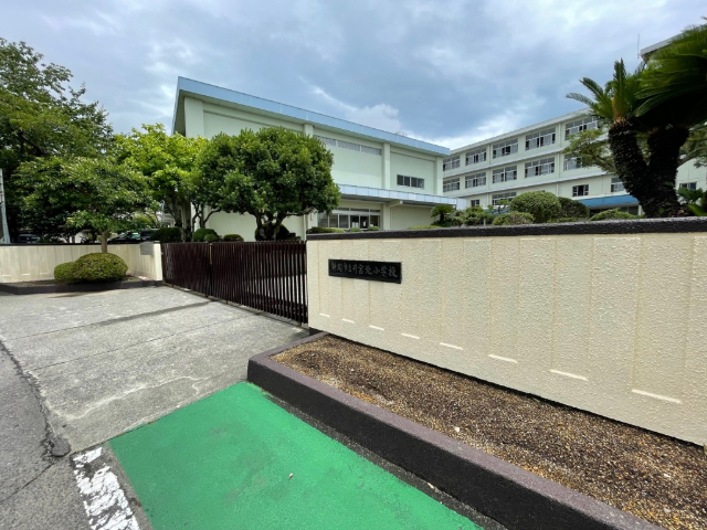 小学校　静岡市立井宮北小学校（小学校）まで553m