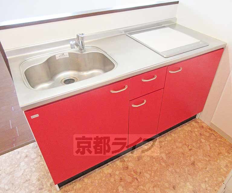 キッチン　可愛い赤のキッチン