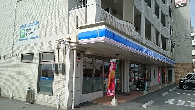 コンビニ　ローソン昭和薬科大附属高校前店（コンビニ）まで450m