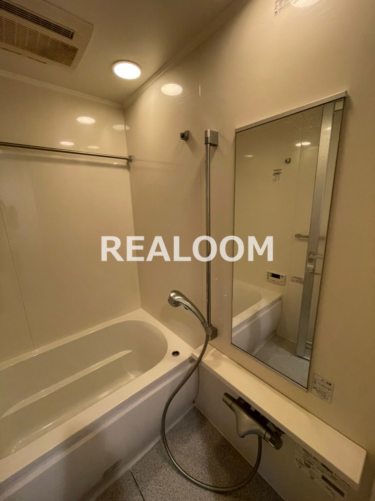 バス・シャワールーム　写真と現況が異なる場合は現況を優先いたします。