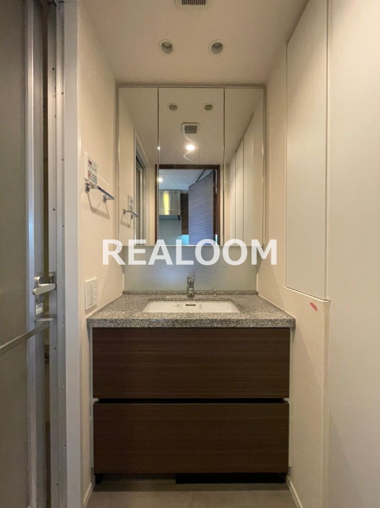 洗面設備　写真と現況が異なる場合は現況を優先いたします。