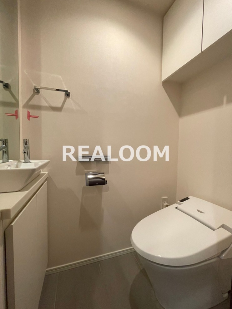 トイレ　写真と現況が異なる場合は現況を優先いたします。