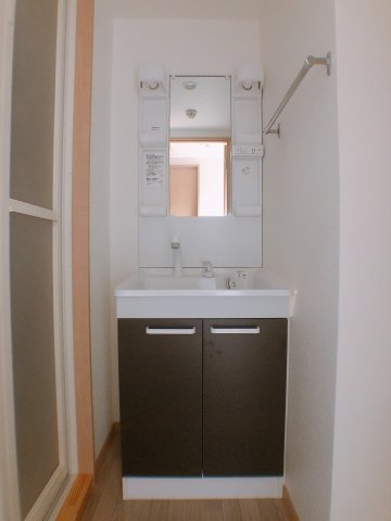 洗面設備　朝の支度には欠かせない独立洗面台★ ※写真は同タイプのお部屋