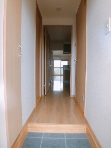 玄関　※写真は同タイプのお部屋です