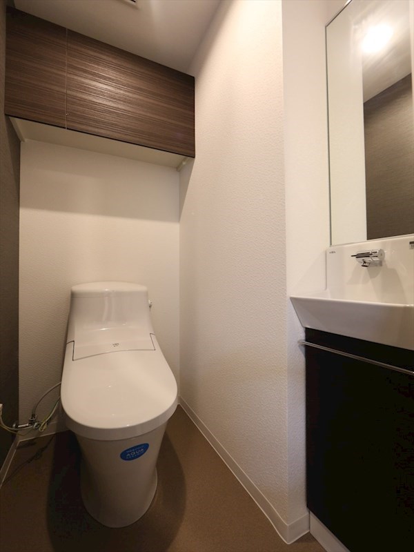 トイレ　温水洗浄暖房便座付トイレ