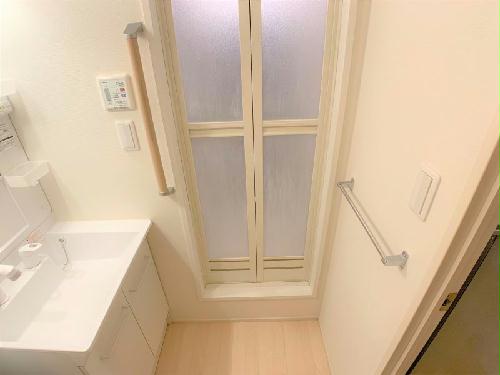 洗面設備　設備・仕様は号室により異なります。（1Ｆ）反転あり。