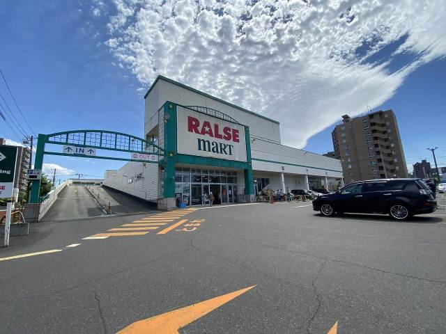 スーパー　（株）ラルズ／ラルズマート美園店（スーパー）まで106m