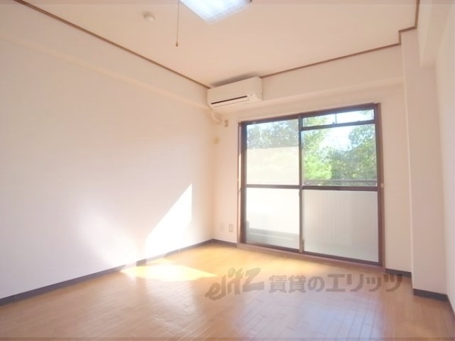 居室・リビング　明るいお部屋です。